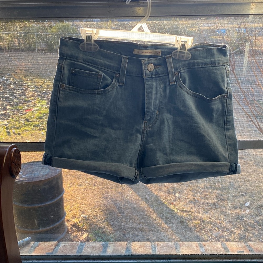 Levi denim shorts size27